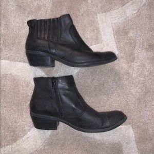 Black heel ankle booties!